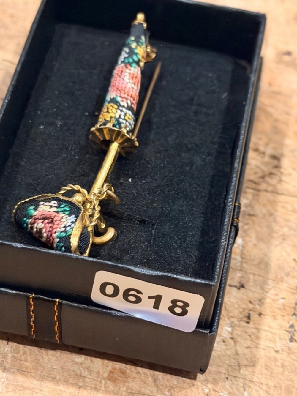 Miniature Embroidered Umbrella & purse handbag Brooch Set In Gift Box